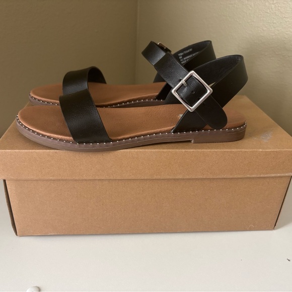 Steve Madden Black Sandals - Picture 4 of 5
